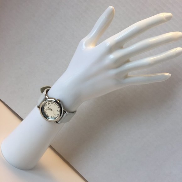 ⌚︎MARC JACOBS White Watch⌚︎NEEDS BATTERY - Picture 4 of 8